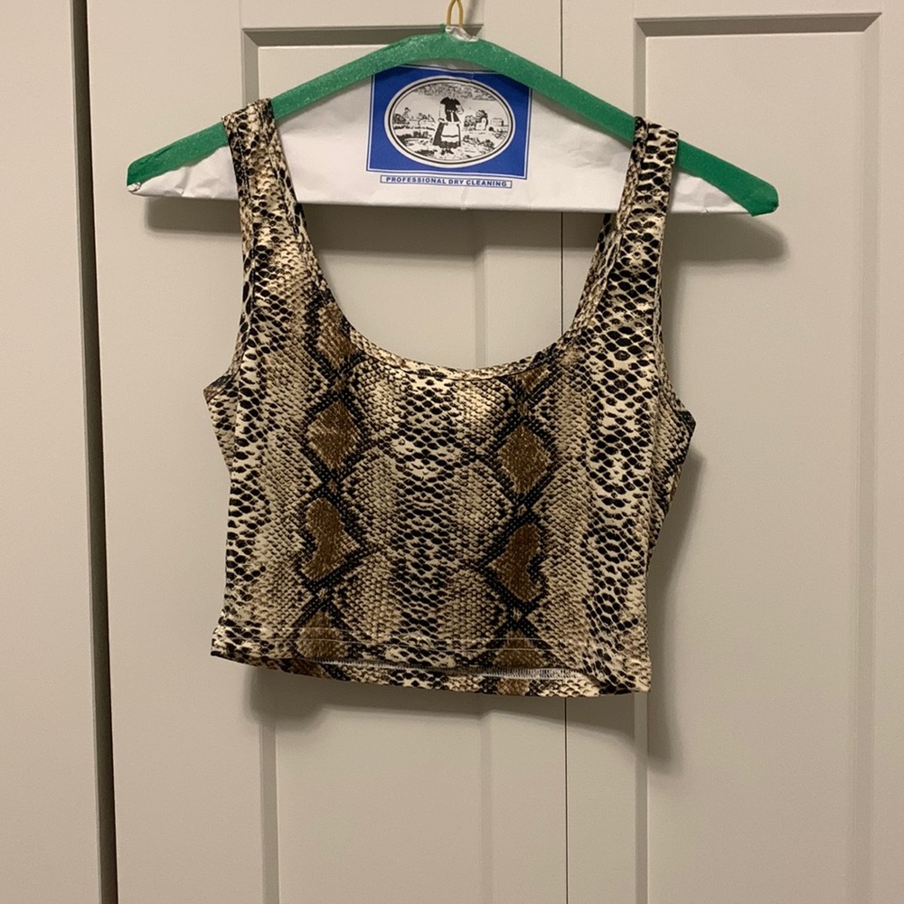 Animal print crop top. Soft material size S